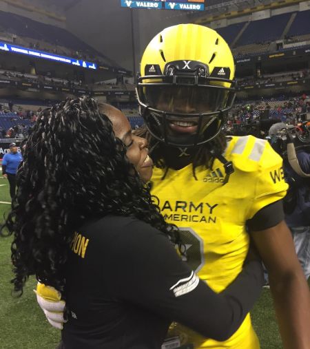 Najee Harris poses a picture with his mother.